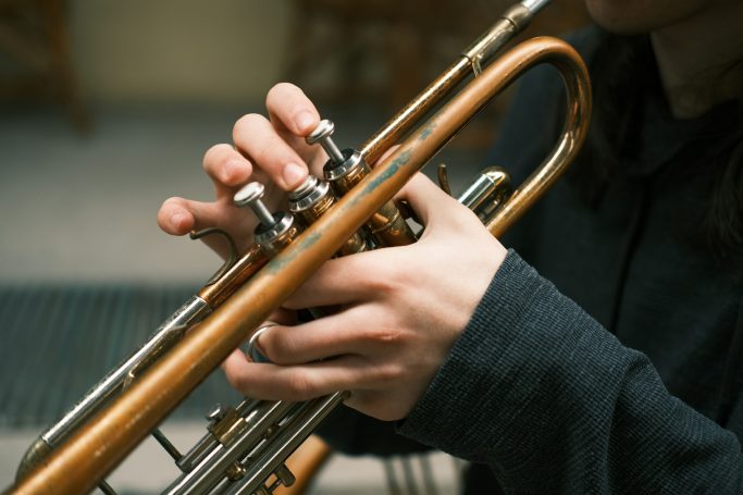 13 Blasinstrumente: Von der Atemkraft zum Klang